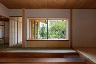 Hiša Hiiragi - hiša v obliki črke U, v središču katere je dvorišče in družinsko drevo