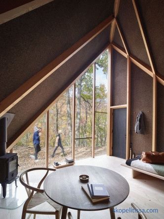 Kristalno oblikovana miniaturna hiša v gozdu Lansville