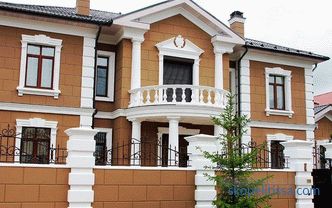 Dekorativna dekoracija vogalov fasade, rusta kamna in sodobnih materialov v oblikovanju vogalov hiše