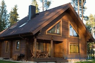 Hiša lesa s podstrešjem, lesena podeželska hiša s podstrešjem, načrtovanje hiše iz lesa s podstrešjem