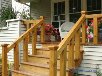 Zunanje stopnice v zasebni hiši iz lesa, fotografija