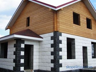 Projekti kombiniranih hiš iz kamna in lesa za gradnjo na ključ v Moskvi