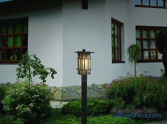 Country lanterns in lampposts, značilnosti in razlik izbire stebrov za vrt