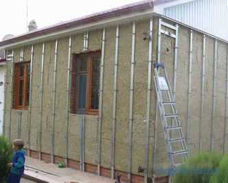 Kako obložiti leseno hišo s stransko tirnico z izolacijo: korak za korakom navodila